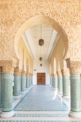Foto op Aluminium Marokko Traditionele en typisch Marokkaanse architectonische details. Moskee in Kenitra, provincie West Chrarda Beni Hussein, Marokko. Bouwdetail, zonnige dag.