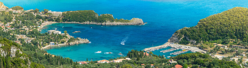 Obraz premium Stretching panorama from Angelokastro to the mountain bay of Paleokastritsa, below you can see the cliffs and the sea.
