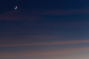 Der Himmel mit Mondsichel am 29.12.2019