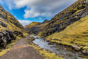 Ut a Lonna - the route from the village Saksun at Streymoy