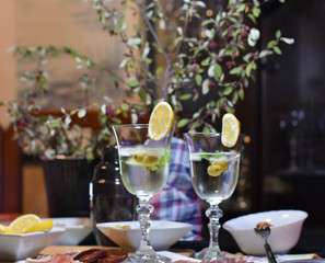 vermouth with olives ice lemon