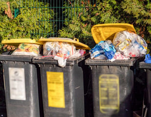 Zuviel Plastikmüll Gelbe Tonne