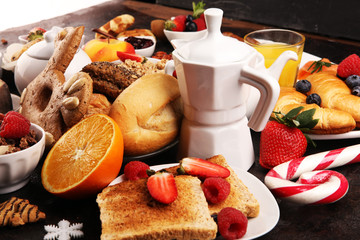 Breakfast served with coffee, orange juice, croissants, cereals and fruits. Balanced diet. Continental breakfast on christmas