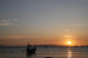 Fototapeta na wymiar Sunset near Krabi, in Thailand 
