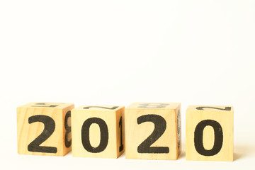 Das Jahr 2020 mit Würfeln aus Holz dargestellt, Neujahr, Silvester, Neues Jahr, Jahreswechsel
