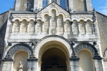 Fototapeta na wymiar Ville de Flers, église Saint-Jean (XIXe siècle), département de l'Orne, France