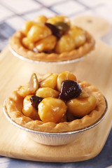 Macadamia nuts tart on wooden tray