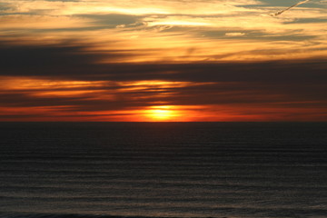 Naklejka premium Sunrise over the Ocean