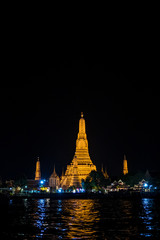 Naklejka premium Night Scene at Wat Arun (Sunrise temple)