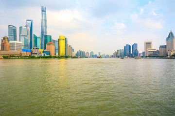 Naklejka premium Sceneria architektury miejskiej i panoramę miasta w Szanghaju