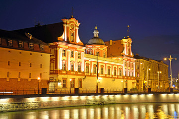 Fototapeta na wymiar Ossolineum at night in Wroclaw, Poland