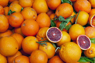 Oranges on the street market .