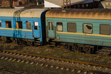 Obraz premium Vandalism on the railway. Vandalism concept. Train vandalism. Broken windows of blue old rusty train. Broken train compartments. Abandoned train car doorway and window detail.