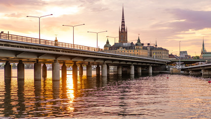 Sweden, Stockholm, Södermalm, Katarina-Sofia, sunset through the central bridge