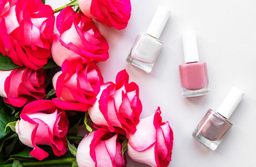 Obraz na płótnie Canvas Bottles of nail polish and roses