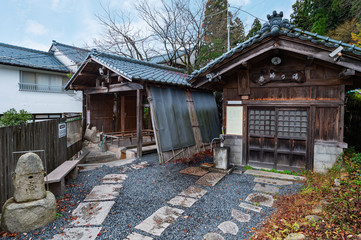 【新潟県阿賀野市】村杉温泉は薬師如来に導かれて温泉を発見されたというラジウム温泉