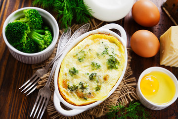 Omelet with broccoli and cheese