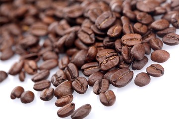 Rosted coffee grains on white backgorund