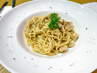 Chicken olio spaghetti with parsley garnish