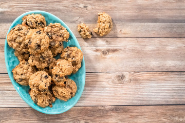 Chewy oatmeal raisin cookies
