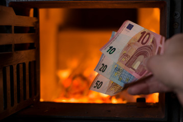 Geld verbrennen