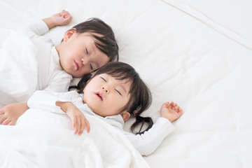子供　お昼寝