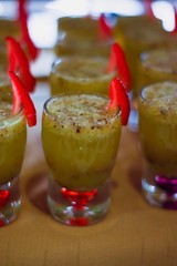 BEBIDA EN SHOOT DE GUAYABA EN UNIVERSIDAD PARA UN EVENTO DE COMIDA