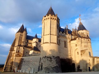 Fototapeta na wymiar Le château de Saumur à la tombée du jour