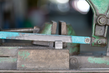 Saw machine And cut the rectangular steel 