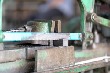 Saw machine And cut the rectangular steel 