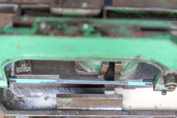 Saw machine And cut the rectangular steel 