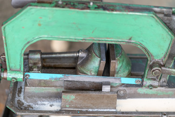 Saw machine And cut the rectangular steel 
