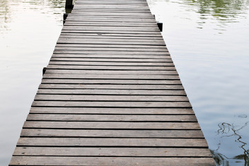 Obraz premium Wooden pier on the lake.
