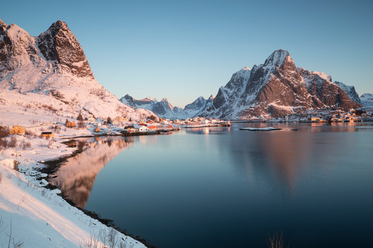 Sunrise in Reine with reflection, Lofoten © Paolo