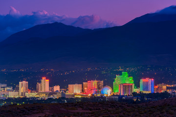 Skyline of Reno Nevada USA at Dusk - obrazy, fototapety, plakaty