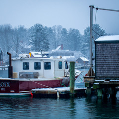 Fototapeta na wymiar Fishing boat in York Harbor during a snowstorm
