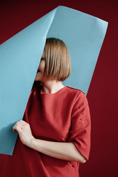 Woman with short hait with blue paper