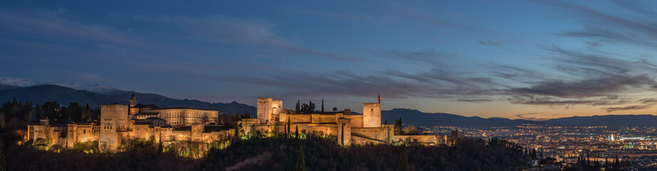 panoramic view of alhambra de granada at sunset - obrazy, fototapety, plakaty