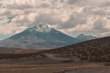 paisaje monta&ntilde;a y desierto