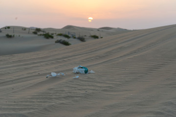 Plastik Müll in der Wüste