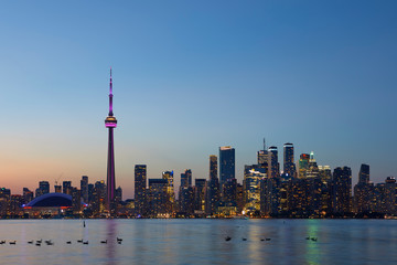 Obraz premium Skyline Toronto z kultowym CN Tower, Ontario, Kanada