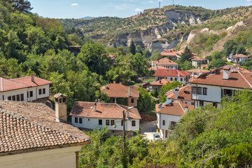 Fototapeta na wymiar Street and old houses in town of Melnik, Bulgaria