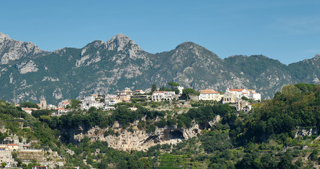 Fototapeta na wymiar Houses in Ravello on the mountain ridge above Amalfi