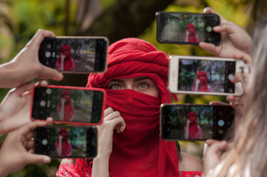 ojos de mujer con turbante