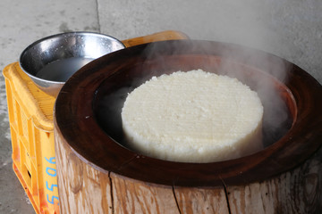 Set the steamed sticky rice in the bowl before the mochi