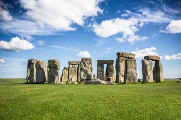 Stonehenge on a Sunny Day - obrazy, fototapety, plakaty