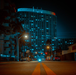 Fototapeta premium miami street building night traffic road urban architecture auto lighting transportation skyscraper