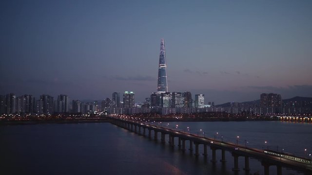 the night view of Seoul's tall tower, 서울 잠실대교 롯데월드타워
