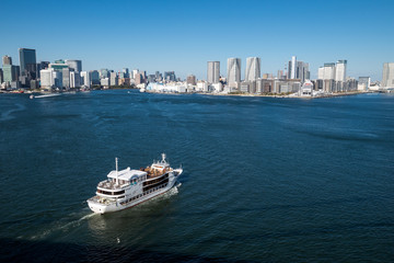 船と晴海方面の風景