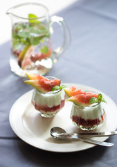 りんごとイチジクのヨーグルトパフェ